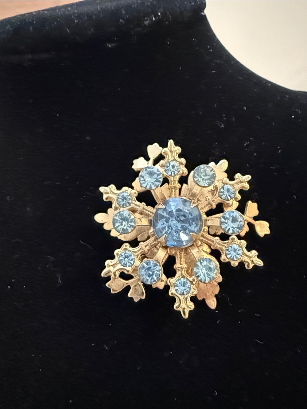 Vintage Blue Rhinestone Floral Brooch Gold Tone Mid Century Pin